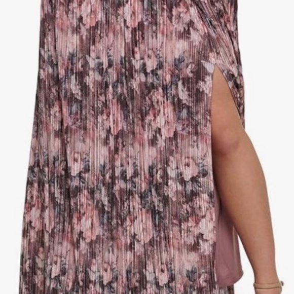 Eliza j - Picture 4 of 5